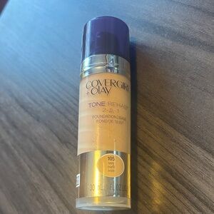 COVERGIRL + Olay Tone Rehab 2-in-1 Foundation 105